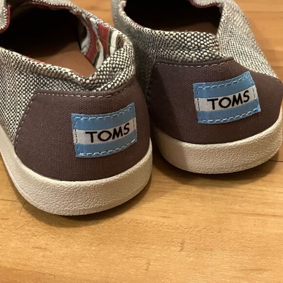 Toms Shoes in Grey - Picture 3 of 8